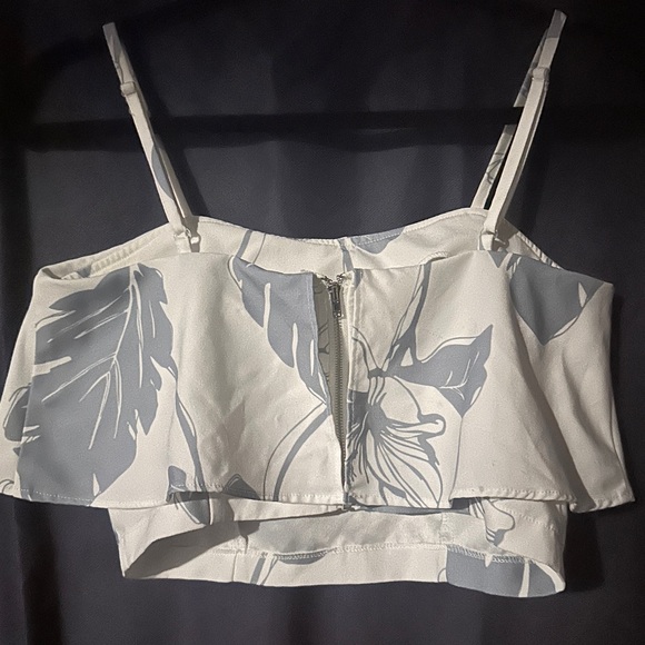 Crop top & pants - Picture 2 of 3